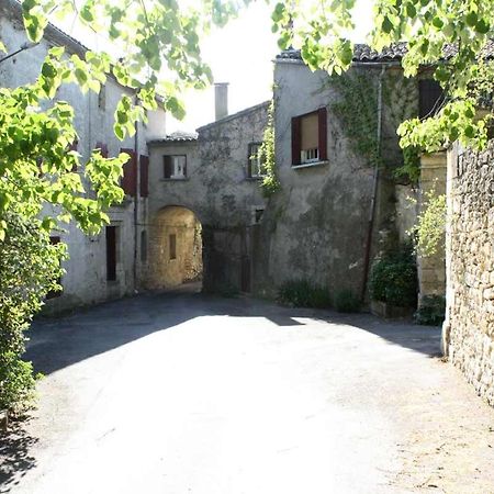 Proche Uzes Le Cocon Du Peintre Anglais Sagriès Exterior foto