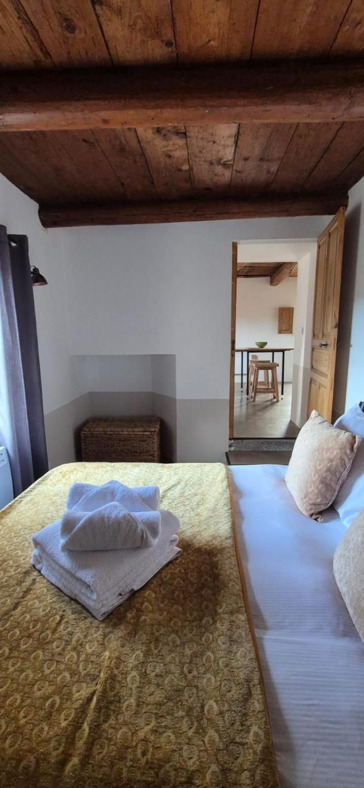 Proche Uzes Le Cocon Du Peintre Anglais Sagriès Exterior foto